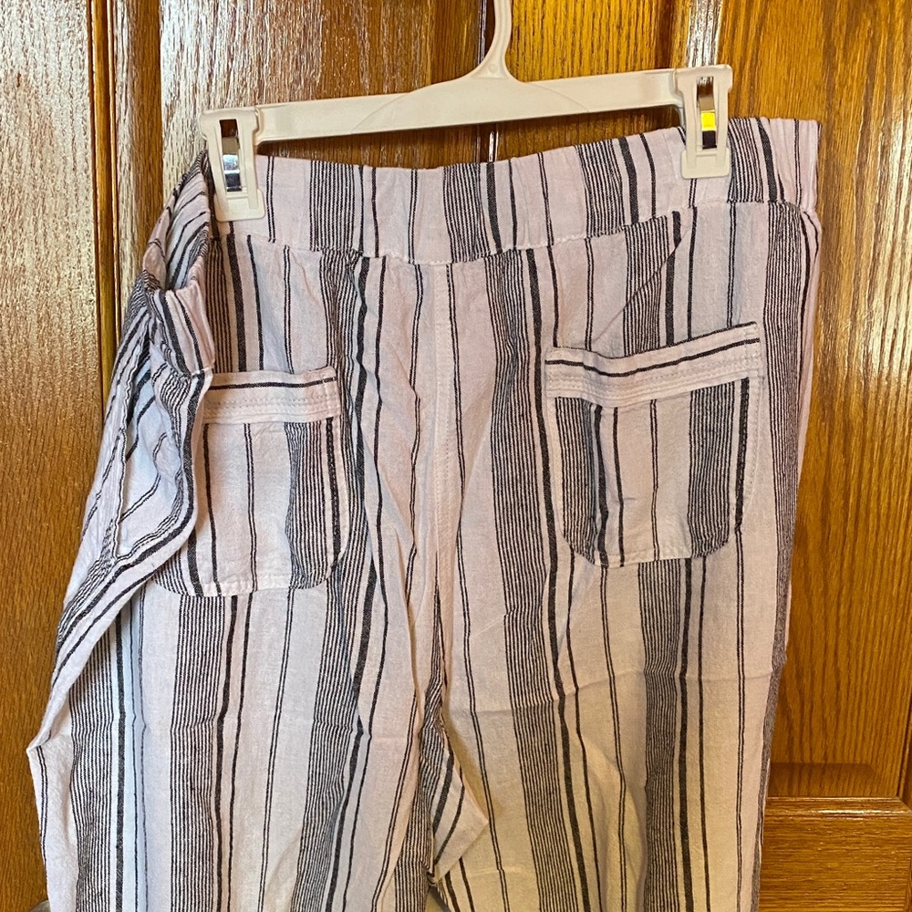 Per Se Women's Cropped Striped Pants in Black and White - Picture 3 of 4